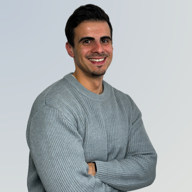 Tobias lacht in die Kamera